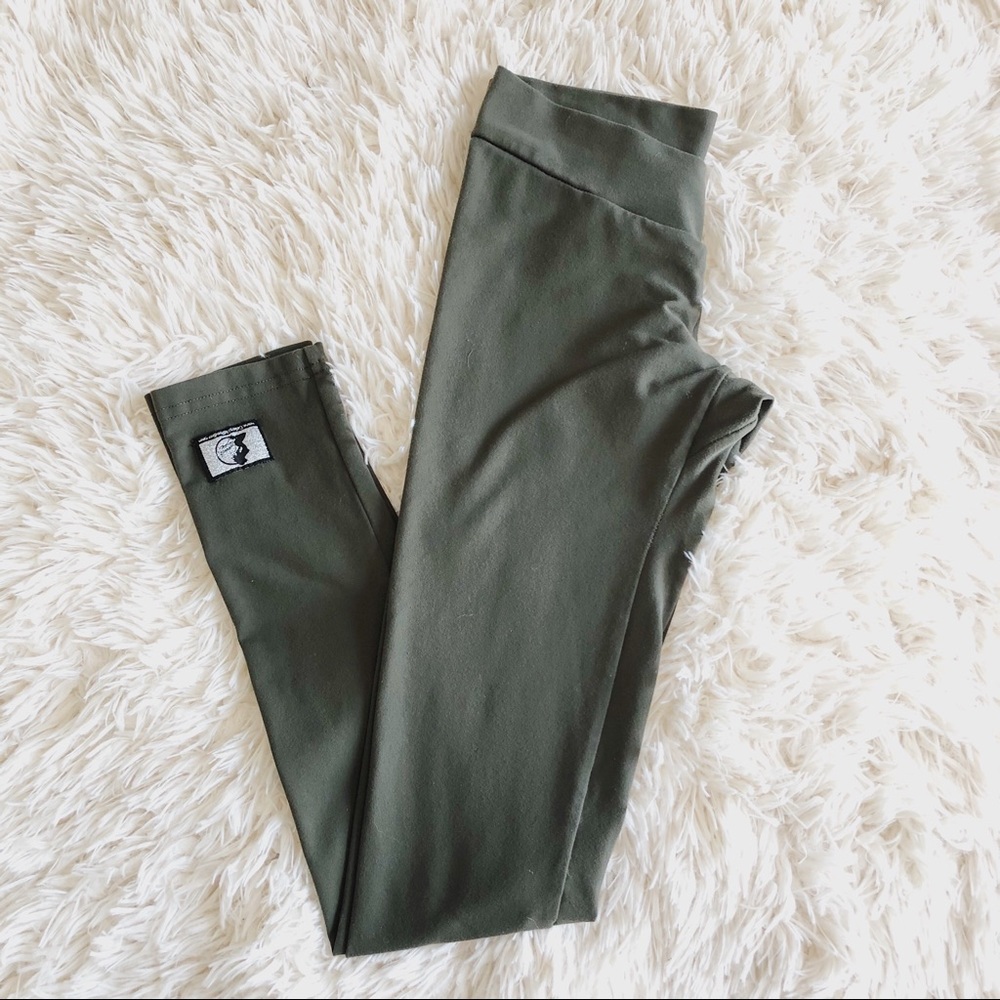 CELESTIAL BODIEZ Olive Booty Scrunch Leggings